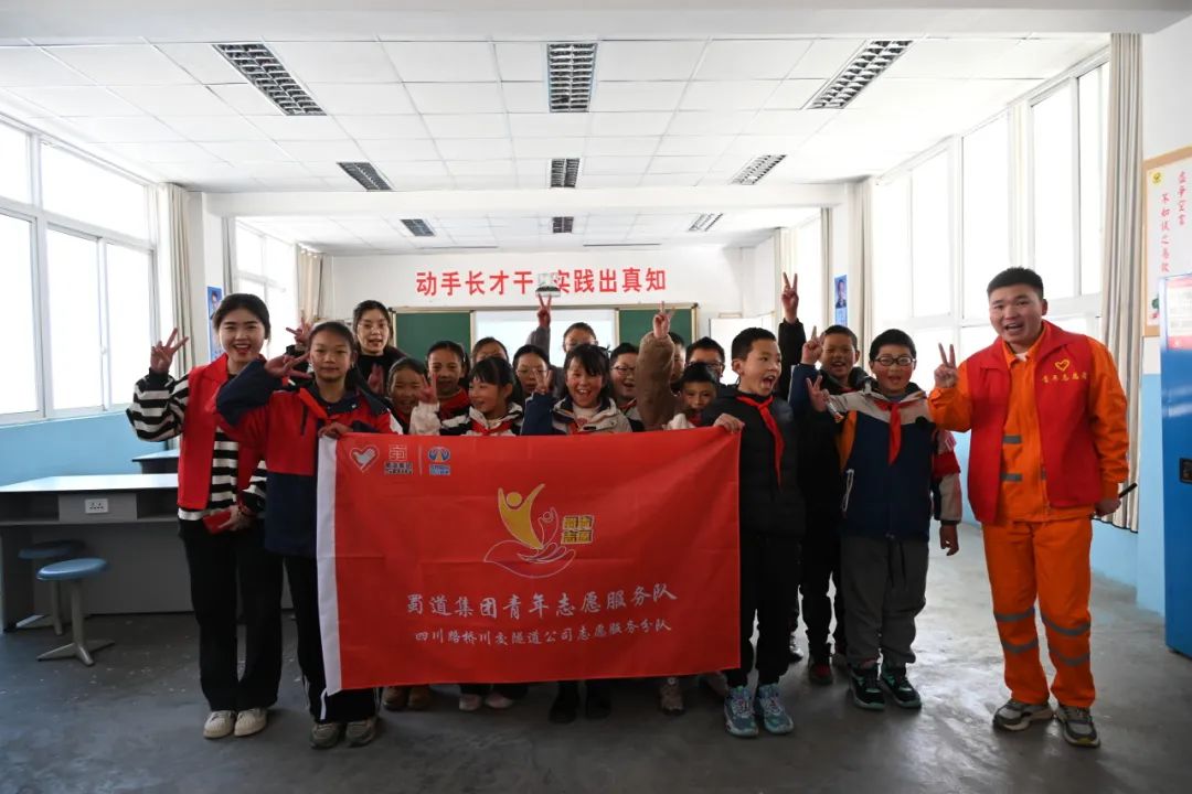 都四項目團支部開展“守護四姑娘山的格?；ā敝驹富顒? /></div>
					<div   id=